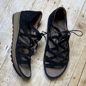 Naot Yarrow Ghille Lace Up Black Leather Sandal